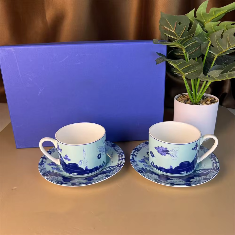 Tasse à café et soucoupe