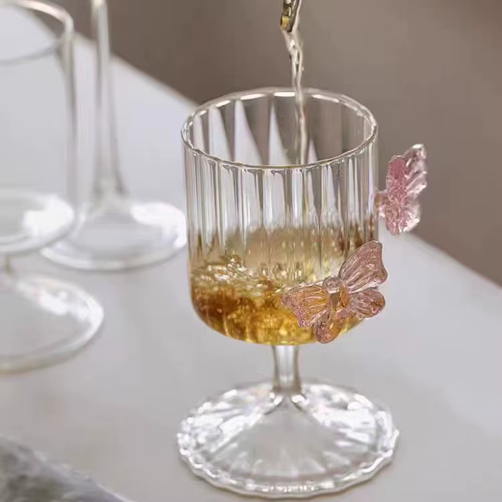 Verre à vin papillon tridimensionnel