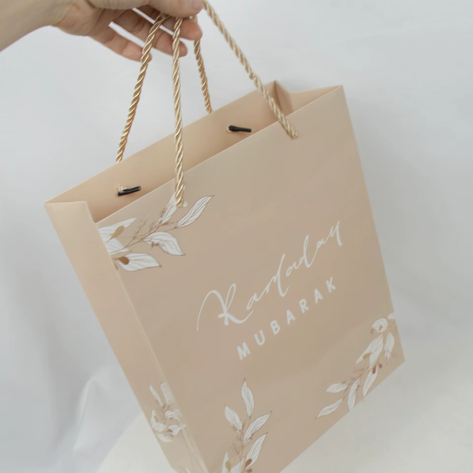 Assiettes en papier gris Ramadan Mubarak