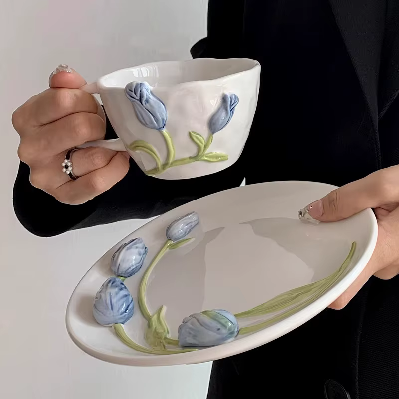 Tasse tulipe en céramique en Relief européen, thé de l'après-midi, Dessert, pâtisserie, fleurs peintes, tasse à café, tasse d'eau pour Couple, théière de café
