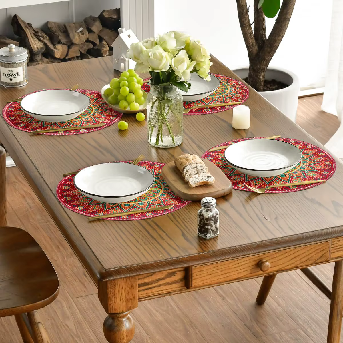Ensemble de 4 sets de table ronds Mandala rouge, tapis de table de ferme de printemps saisonnier pour la décoration de salle à manger de cuisine de fête