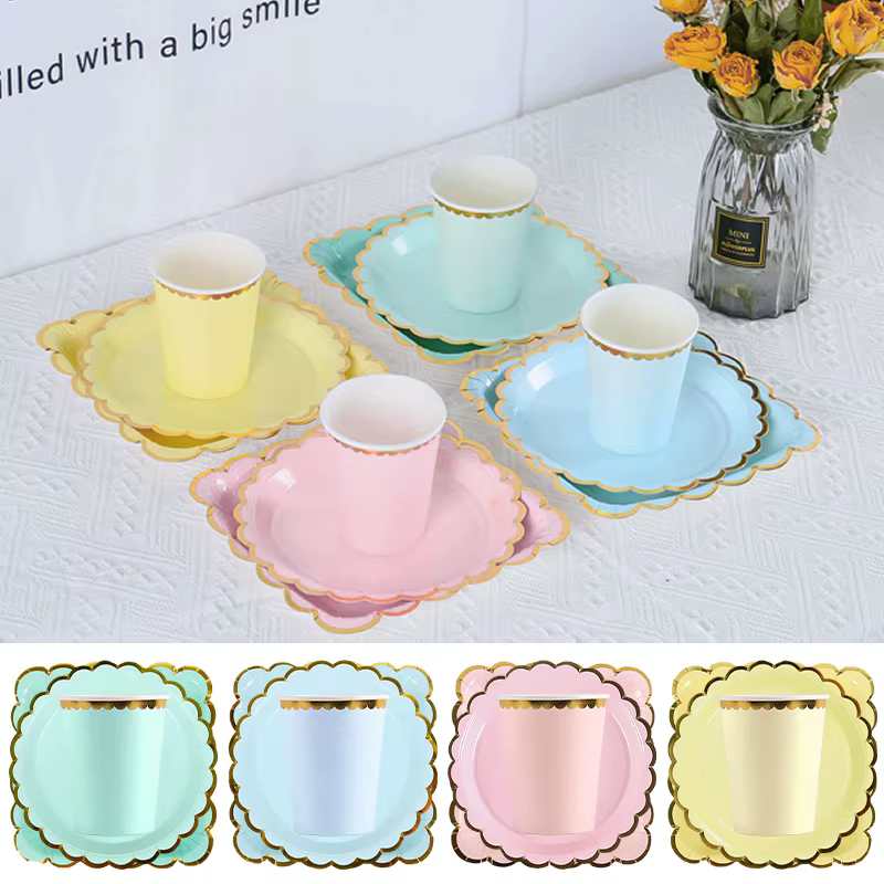 Assiettes jetables, accessoires pour fêtes