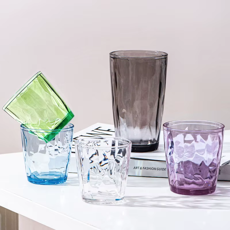 Verres à vin en plastique