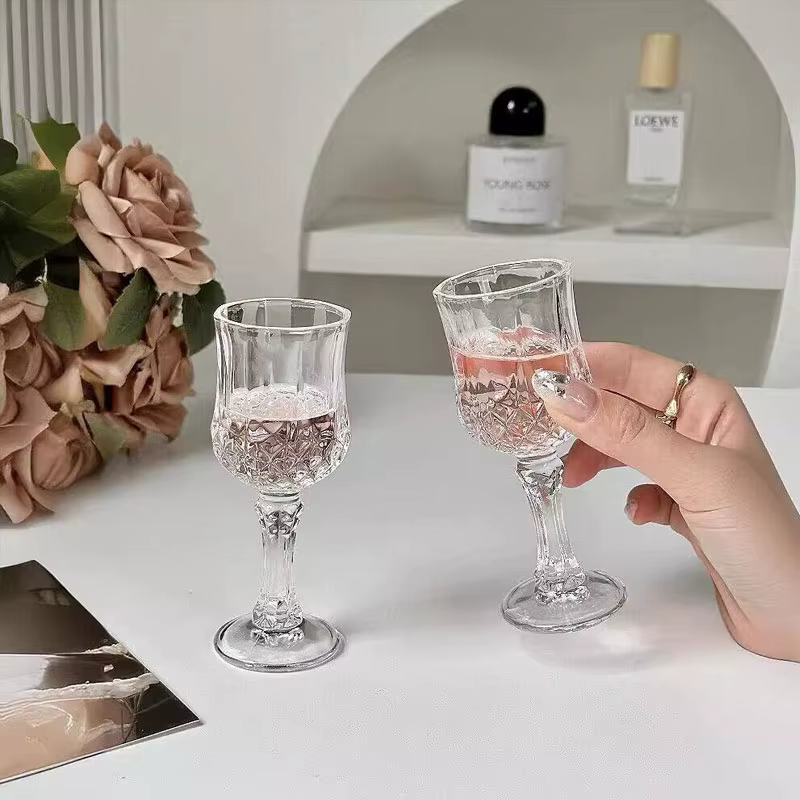 Verre à Champagne en relief de style Ins