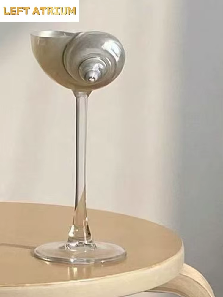 Tasse à pieds hauts en conque naturelle faite à la main