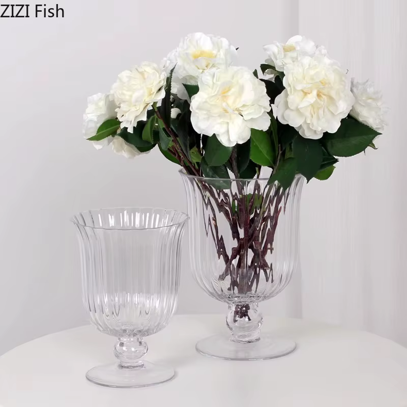 Vase en verre transparent à grande tasse