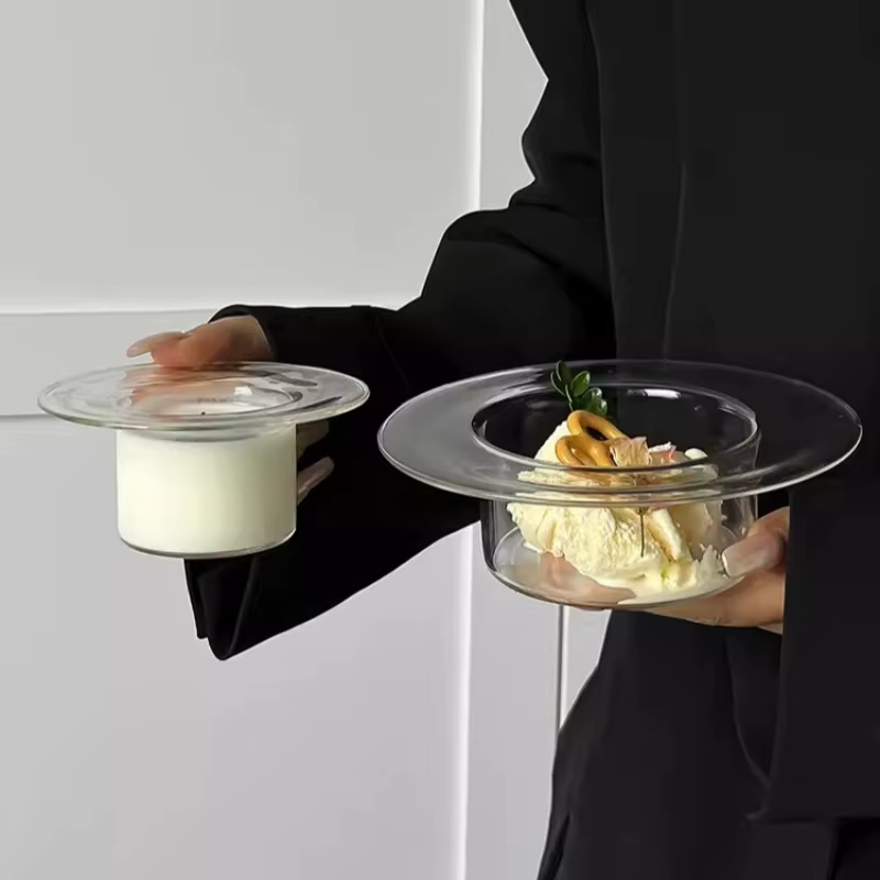 Verre en forme de chapeau de paille transparent