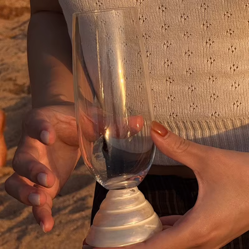 Tasse en verre en forme de coquille de conque naturelle