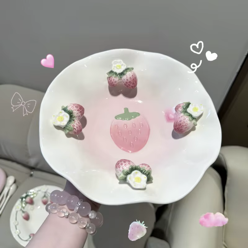 Vaisselle en céramique en relief tridimensionnel aux fraises