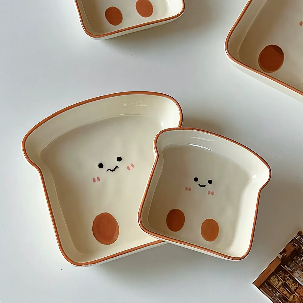 Assiette en céramique mignonne en forme de toast