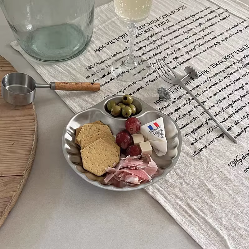 Assiette décorative en forme de coquille rétro française