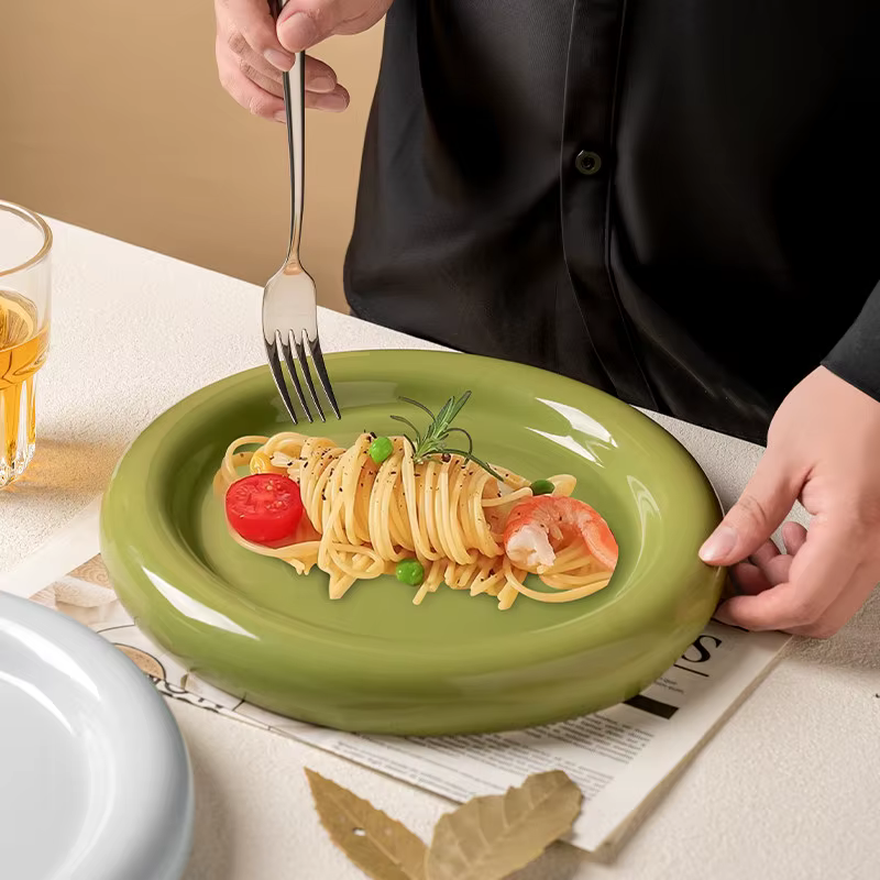 Assiette Ronde en Céramique Crème à Bord Épais pour Donuts