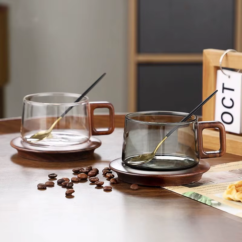 Tasse à café avec manche en bois avec cuillère