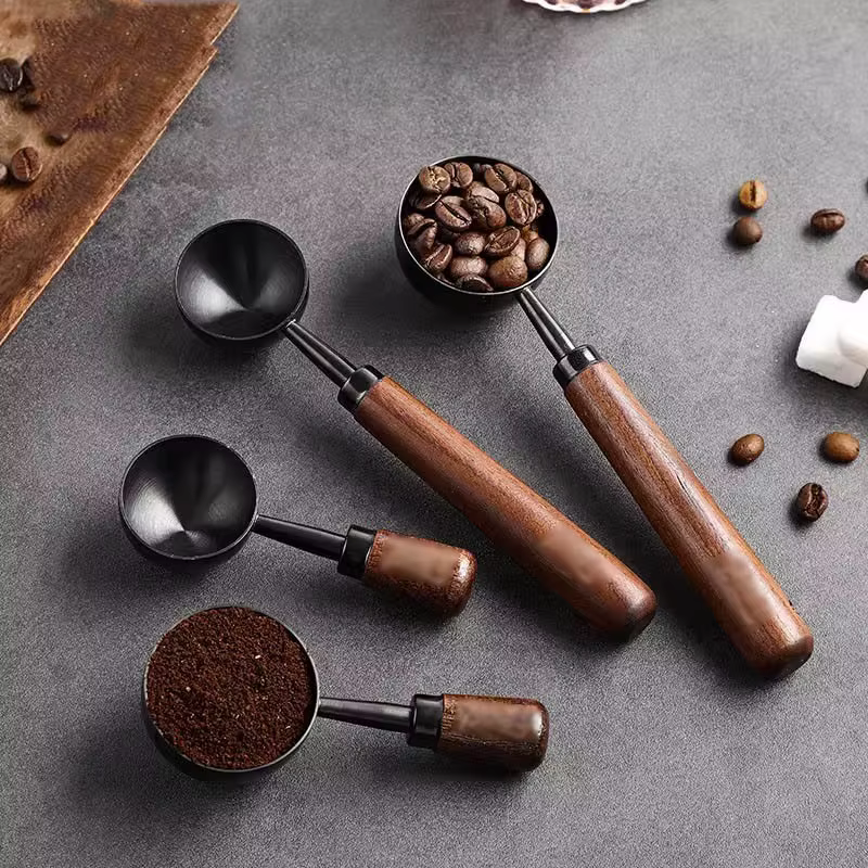 Cuillère à café à manche en noyer