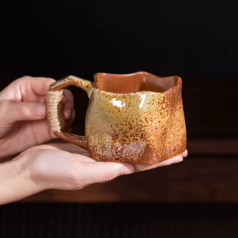 Tasse à café en poterie rugueuse créative