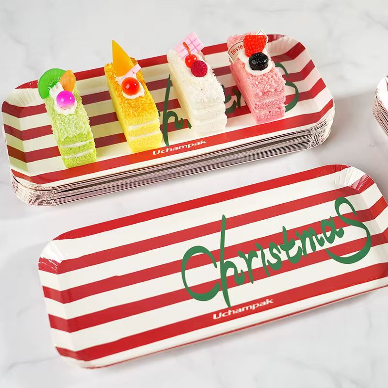 Ensemble d'assiettes rondes de noël