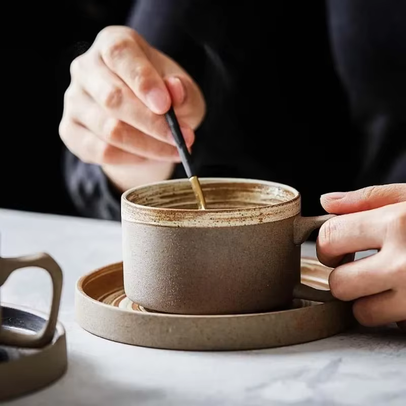 Ensemble de Tasses à Café en Poterie Rétro