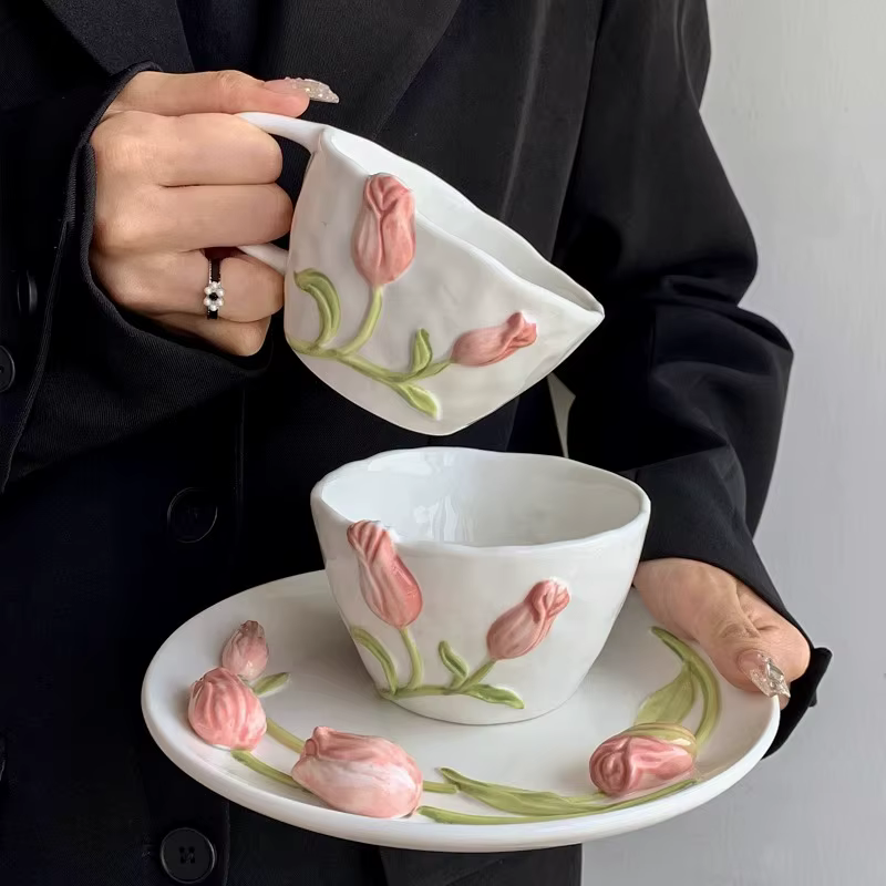 Tasse tulipe en céramique en Relief européen, thé de l'après-midi, Dessert, pâtisserie, fleurs peintes, tasse à café, tasse d'eau pour Couple, théière de café