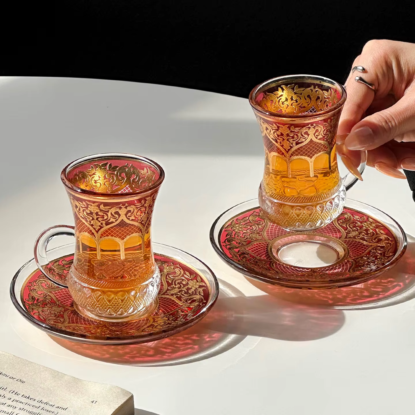 Ensemble de 2 tasses à thé turques en verre avec assiettes
