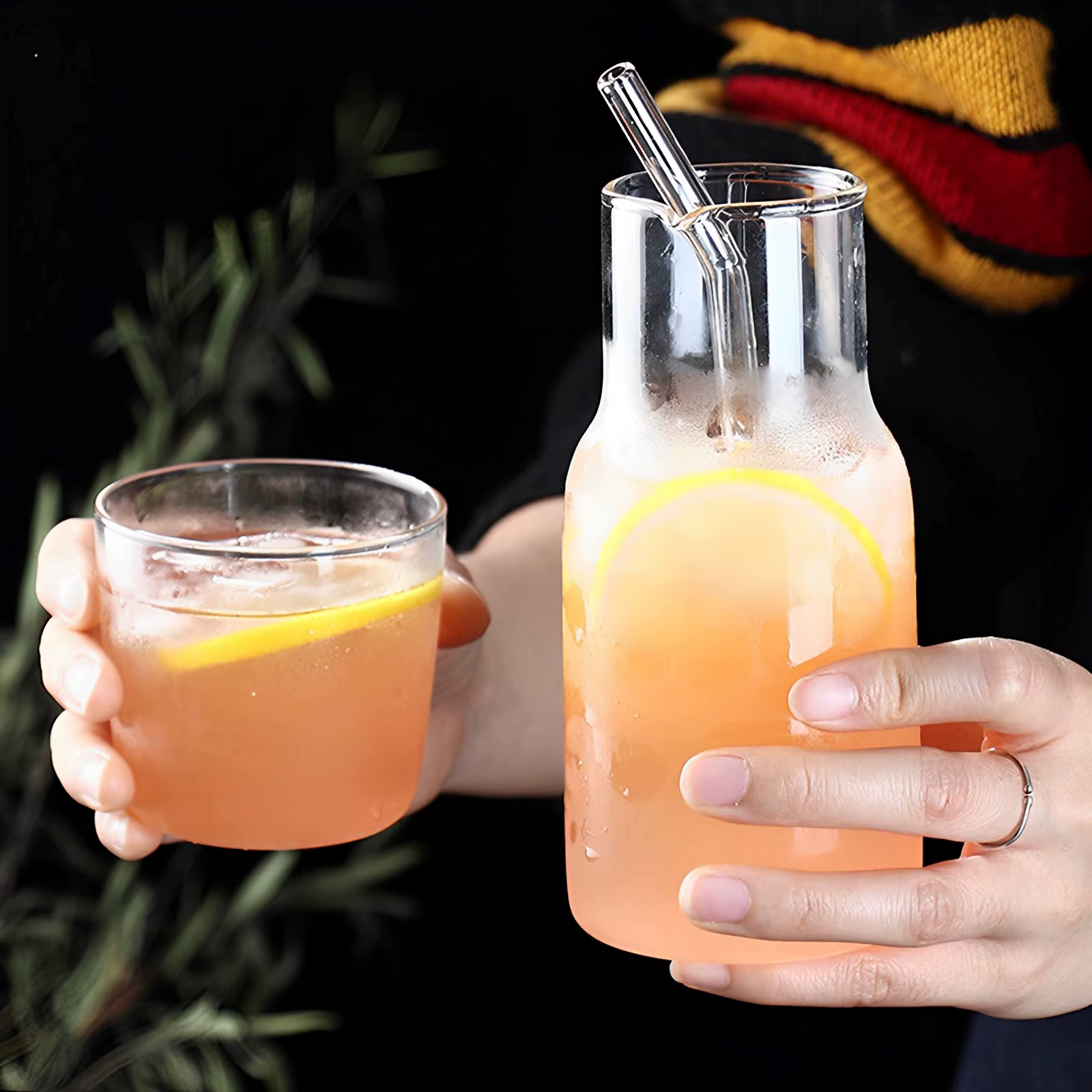 Carafe à eau transparente avec gobelet