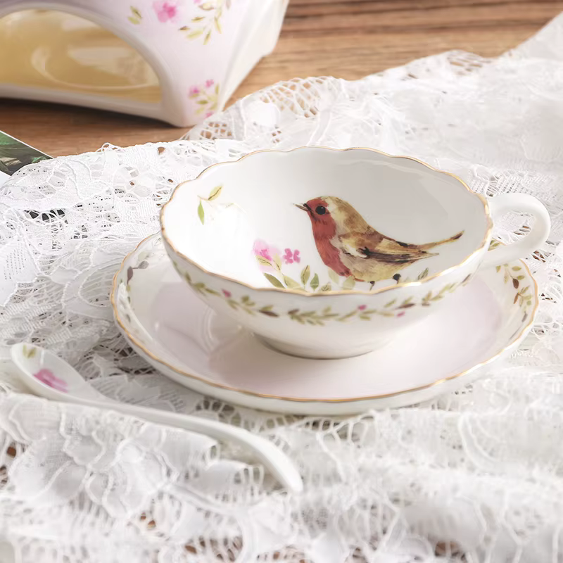 Service à café et thé de style européen avec motif floral