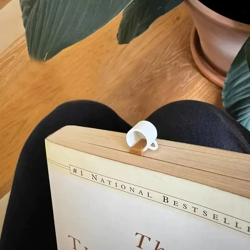 Marque-page créatif en forme de tasse à café 2026, en cuir PU, cadeau amusant pour les amateurs de livres et les passionnés de café