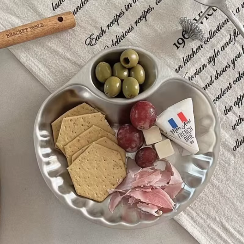 Assiette décorative en forme de coquille rétro française