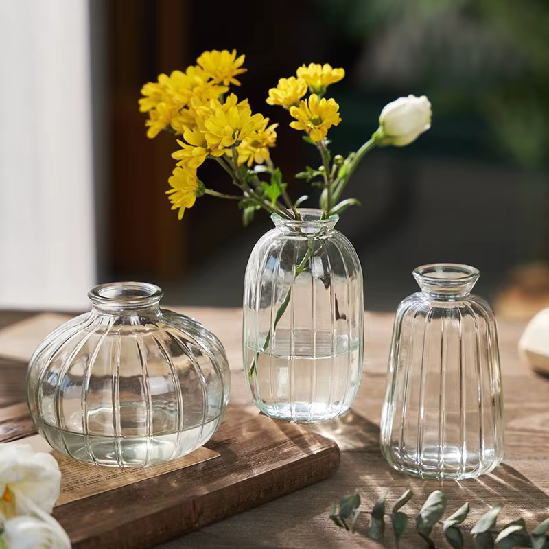 Vase en verre transparent