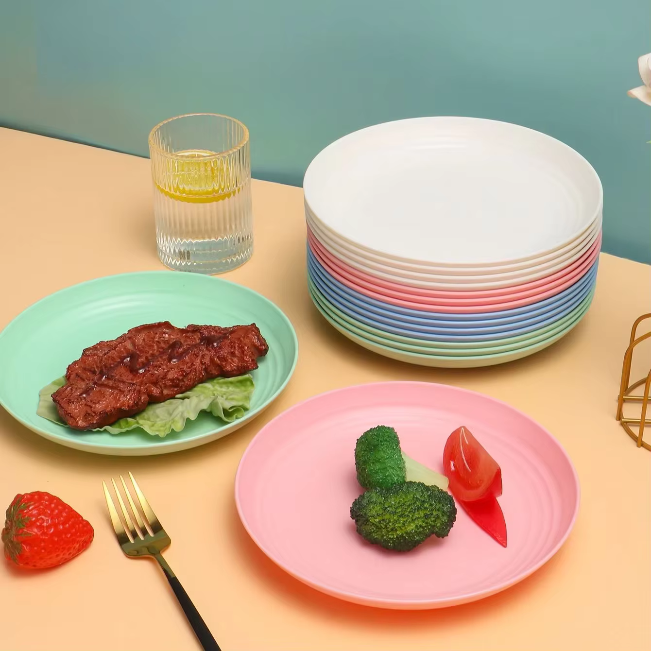 Ensemble de 8 assiettes en PP