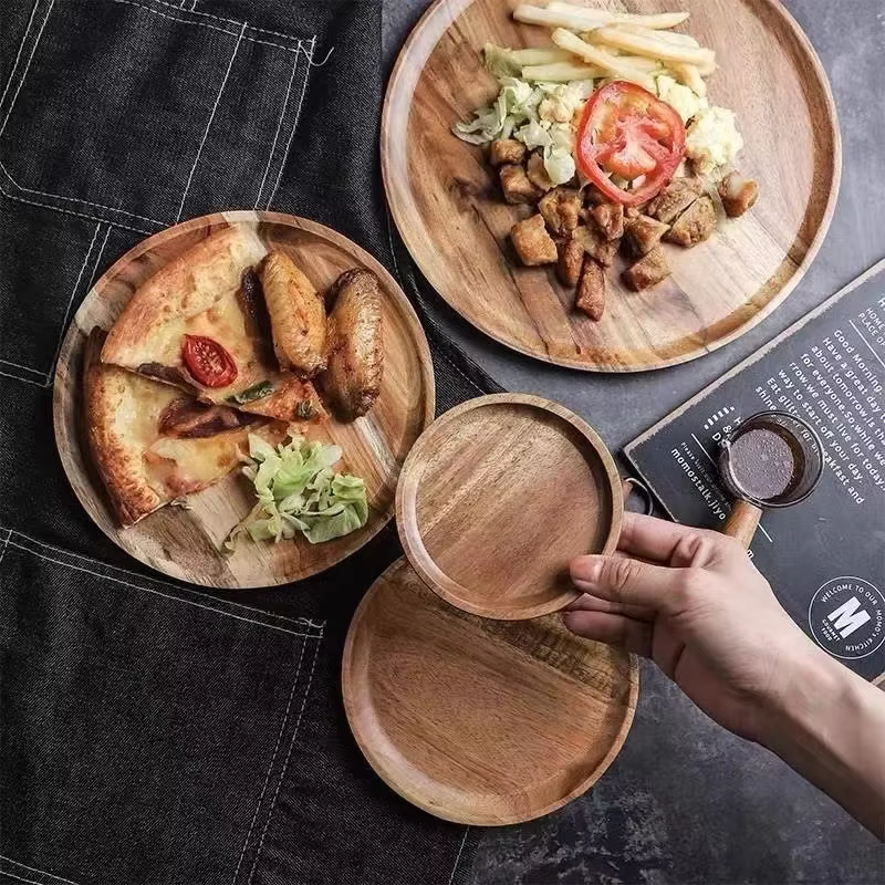 Assiette de service ronde simple en bois