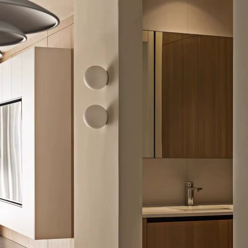 Applique murale LED boule de verre nordique, base dissimulée, blanc laiteux, décor de fond de canapé breton, balcon, allée, porche, chambre, lampe de chevet