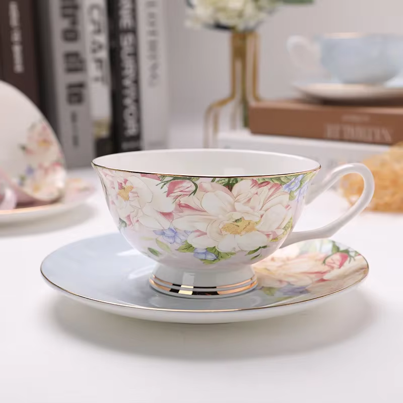 Tasse à thé britannique anglaise de l'après-midi