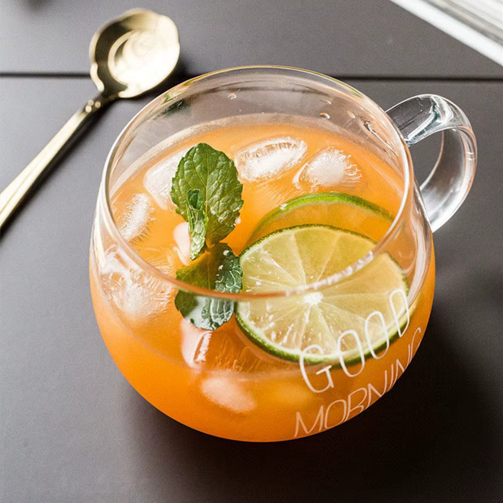 Verre rond transparent avec poignée