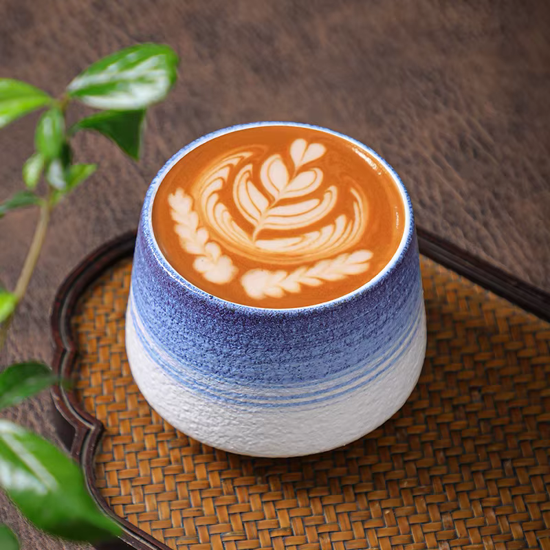 Tasses à thé colorées rétro