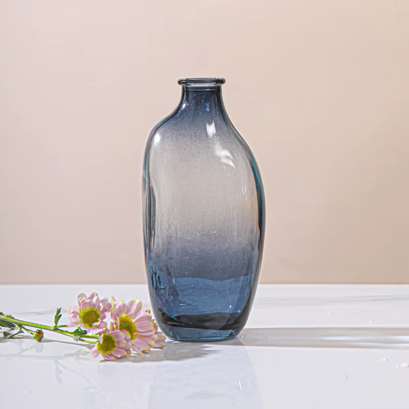 Vase à fleurs en verre transparent irrégulier