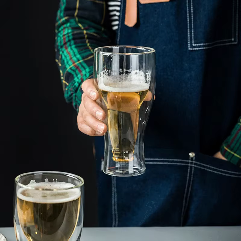 Bouteille de vin créative modèle tasse en verre