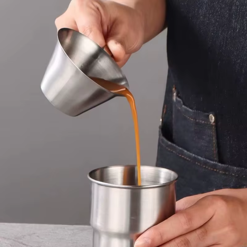 Tasse à expresso italienne avec échelle