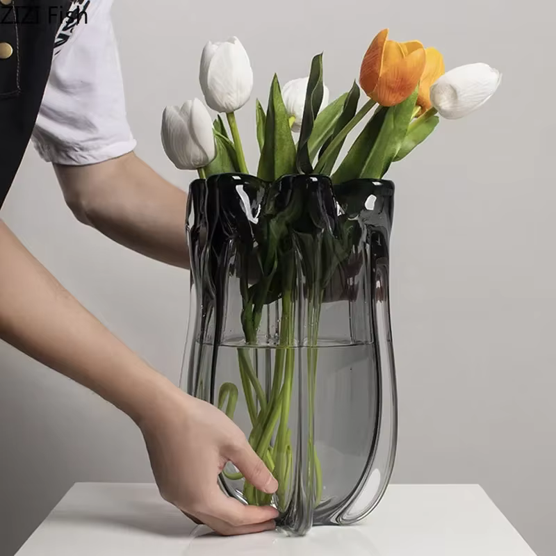 Vase en verre en forme de bourgeon de fleur
