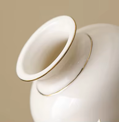 Ornement de vase en céramique