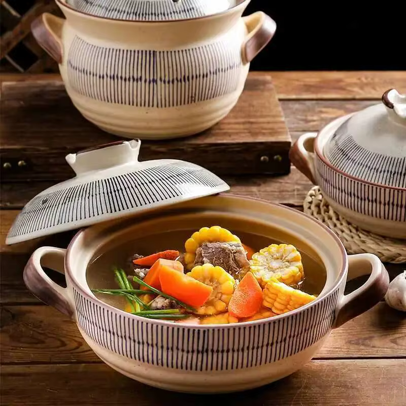 Casserole de cuisine rétro japonaise avec couvercle