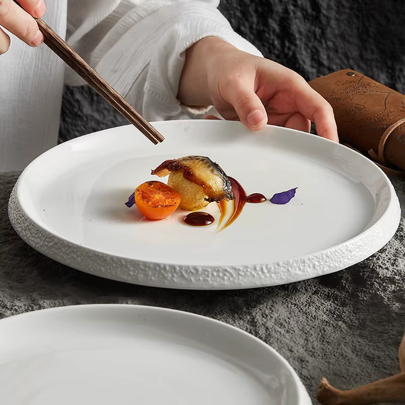 Assiette occidentale à steak de cuisine artistique en porcelaine blanche