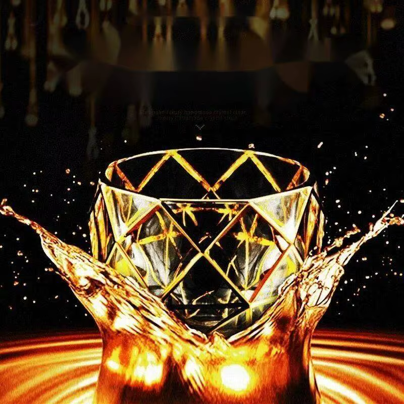 Verre à whisky de luxe avec ligne dorée