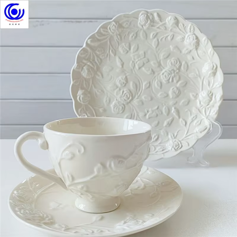 Ensemble de tasses à café et d'assiettes