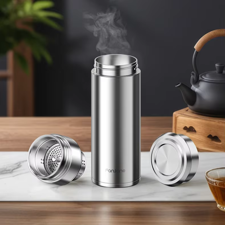 Tasse isotherme pour séparation de thé