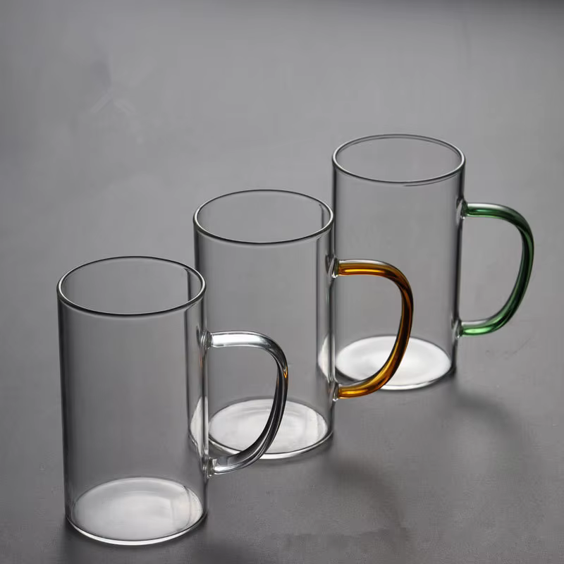 Tasse en verre transparente pour le petit déjeuner