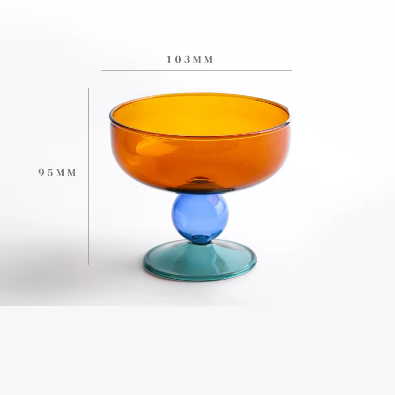Tasse à crème glacée colorée