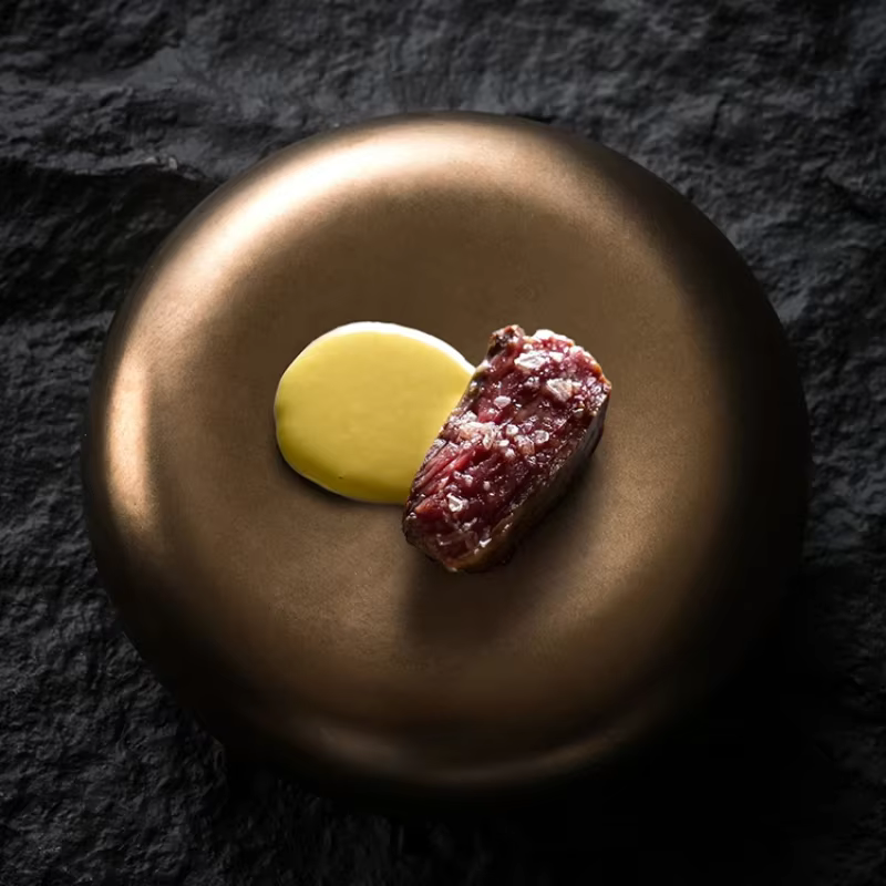 Assiette à collation pré-dîner de style français avec un sens élevé de la nourriture occidentale