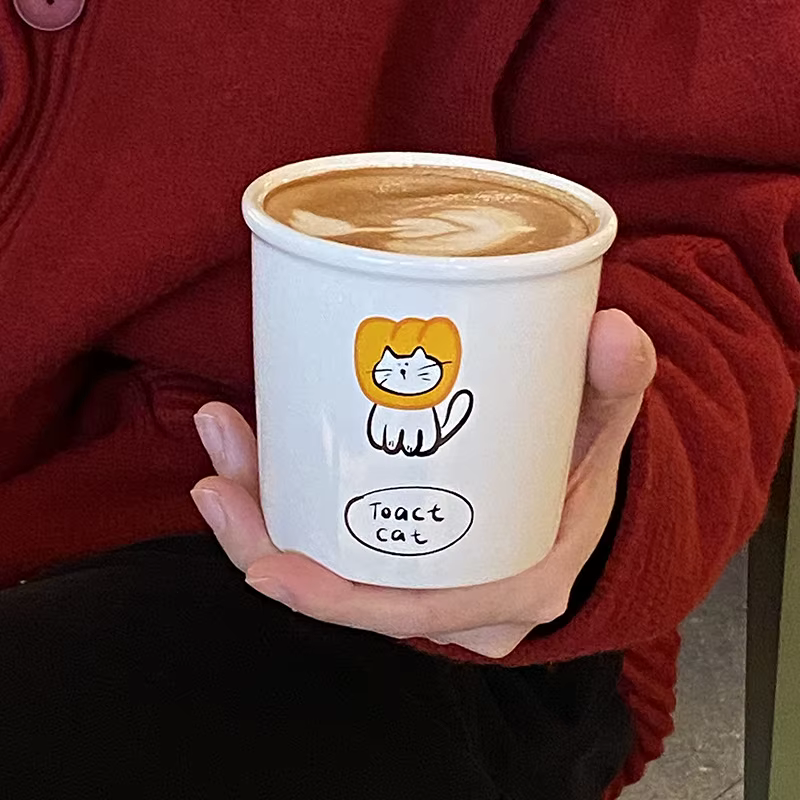 Tasse à café en céramique avec chaton toast de dessin animé mignon