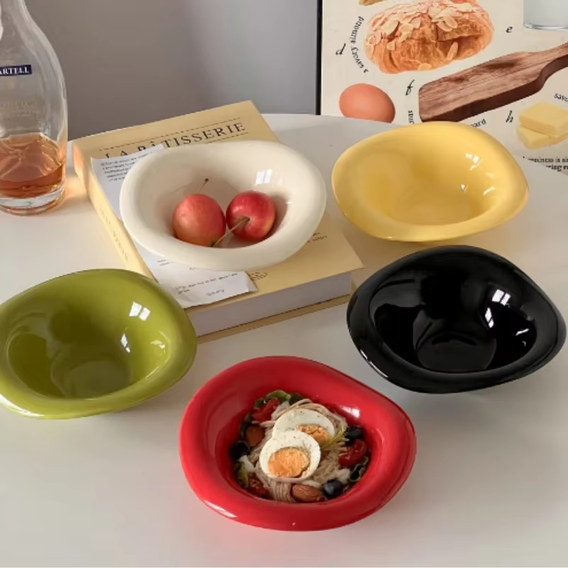 Bol à salade ondulé en céramique créative