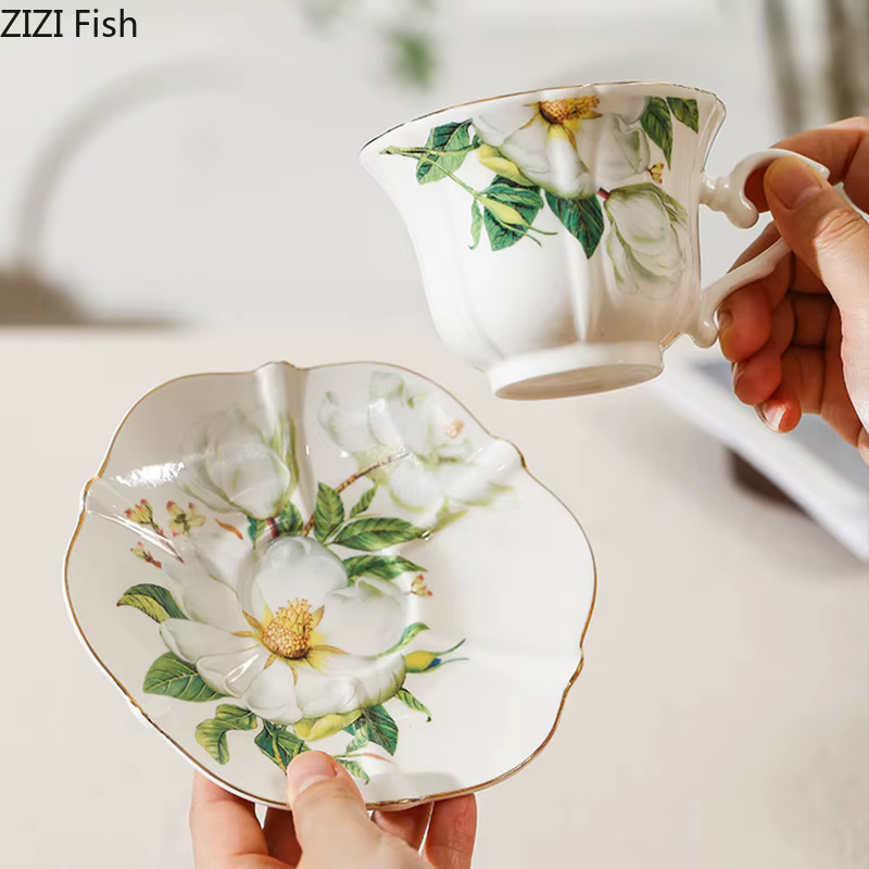 Tasses peintes camélia élégantes